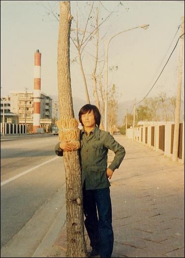 1980년 당시, 낮 시간 공단대로 변에는 사람의 그림자라곤 얼씬하지 않았다 